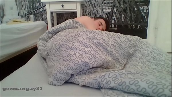 Markus Schaefer wanks for the camera in his white socks – www.gayz.webcam