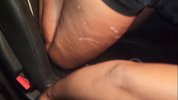 esposa do corno leva várias gozadas de desconhecidos no dogging