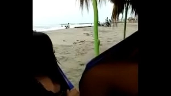 Elena Cruz, Masturbasion en la Playa… Pillada.