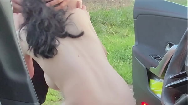 sorellastra arrapata scopata in auto come una troia