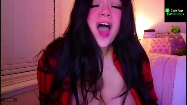 Ragazza giovane si fa leccare la figa dal tipo