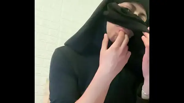video italiani porno - LUPOPORNO 18 Casalinga araba con il niqab si fa riprendere in un video amatoriale