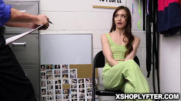 video italiani porno - LUPOPORNO 1 La ladra Nadia Noja si fa scopare in ufficio